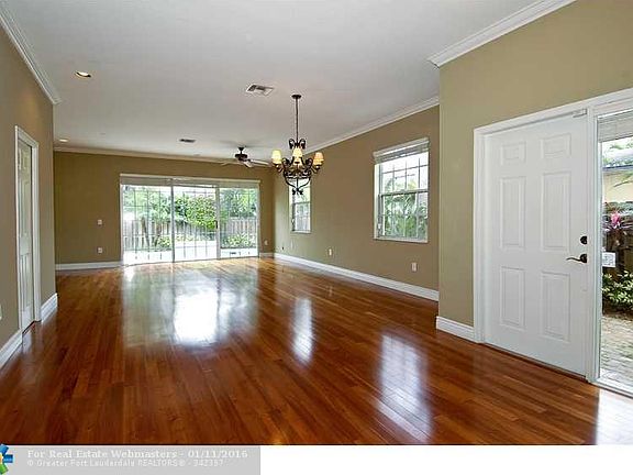 4th image of 537 NE 17th Way #537