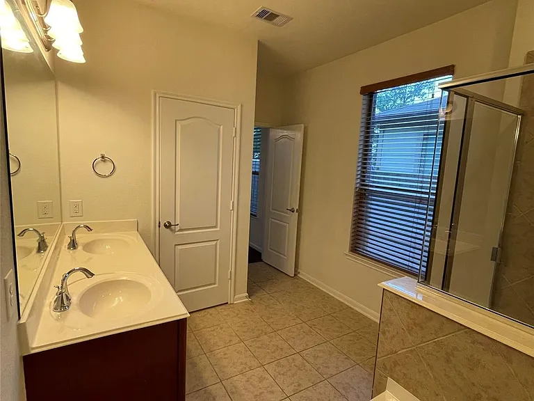 16511 Winthrop Bend Dr — Photo 12