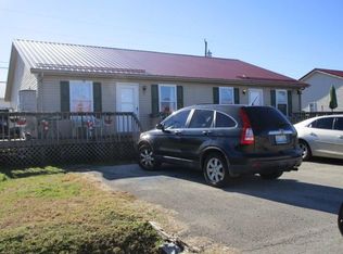 11 Magnolia Dr, Stanton, KY 40380