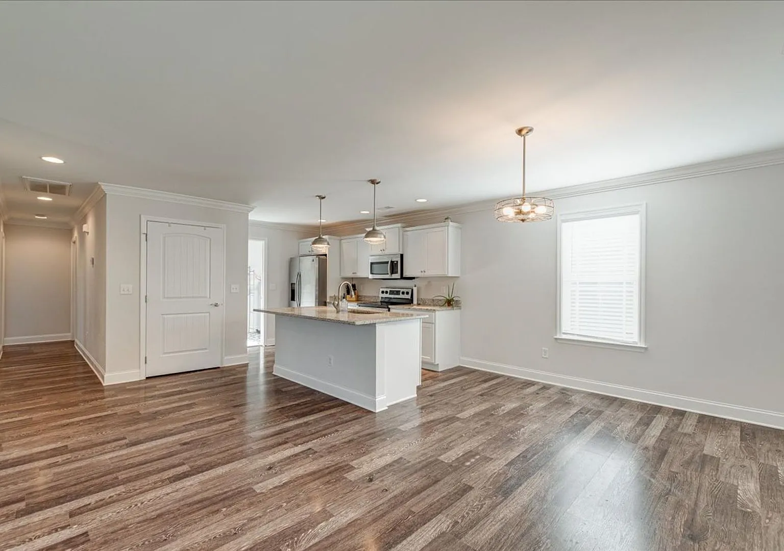 $500 Off First Month! Beautiful 3 Bedroom Home on a Corner Lot with Modern Upgrades! — Photo 4