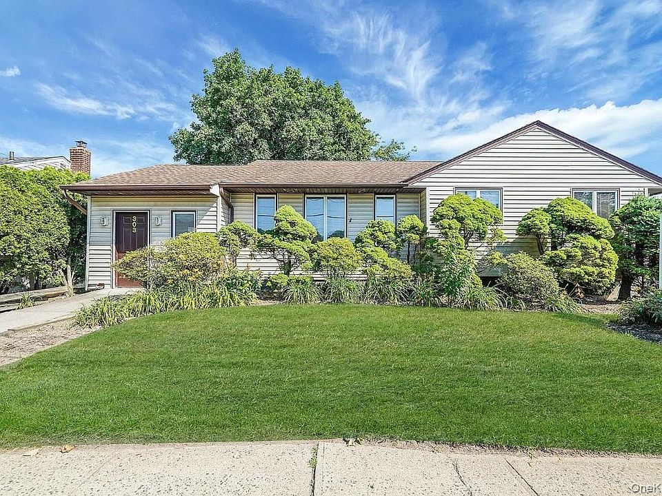 1st image of 303 Woodbury Rd