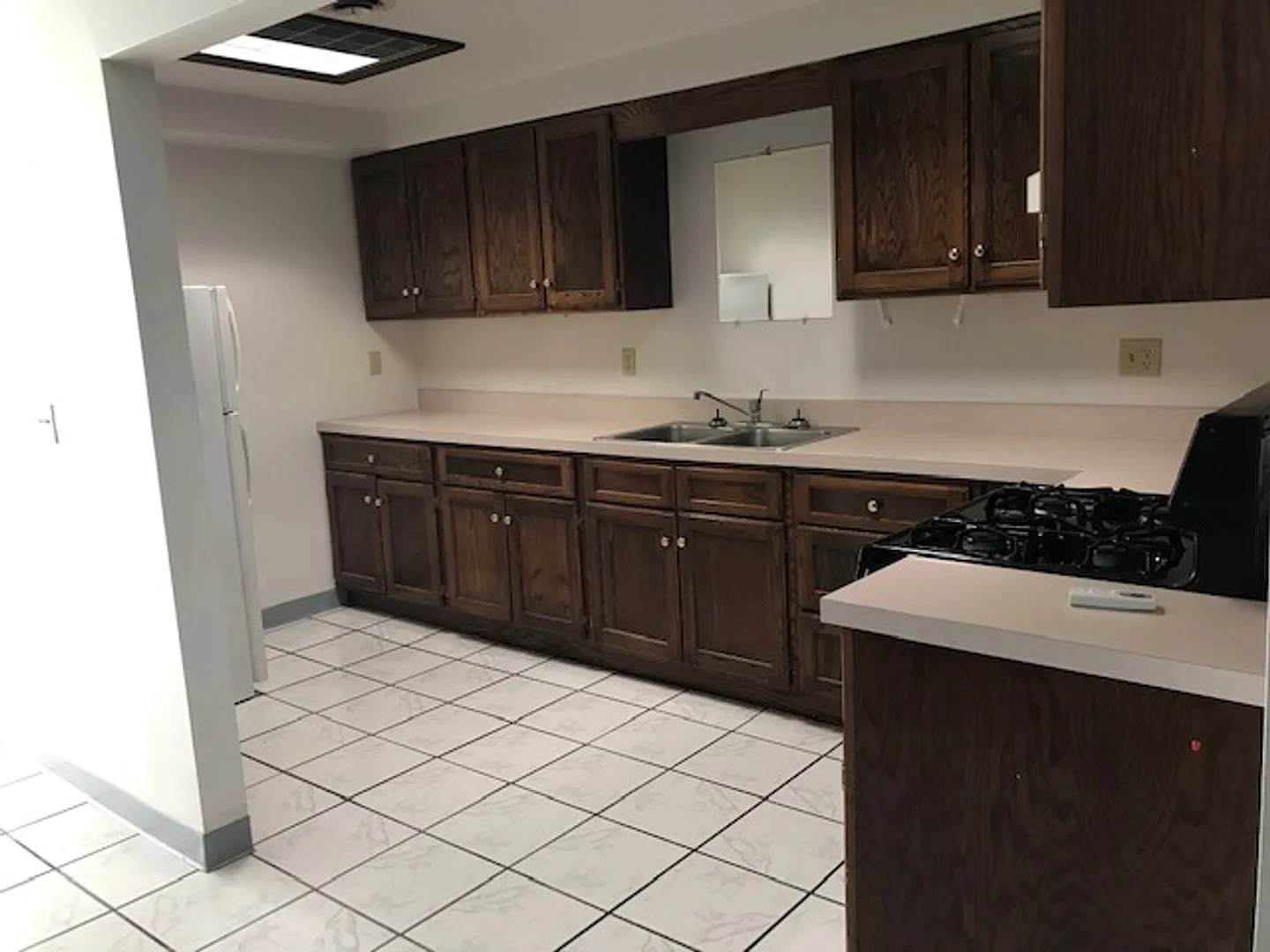 X-Large One Bedroom ground level apartment in Evans City area — Photo 2