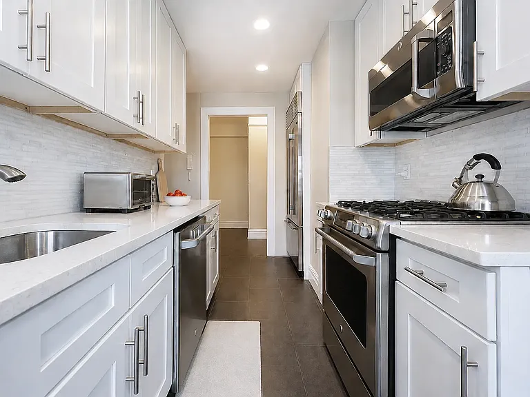 425 Riverside Dr #10J — Photo 3