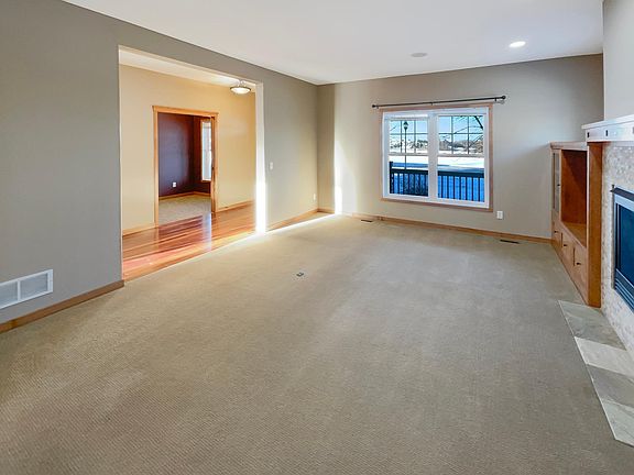 3rd image of 15610 Europa Ave