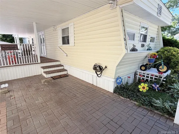 658 Sound Avenue #E-10, Calverton, NY 11933