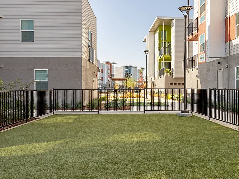 HUB APARTMENTS — Photo 23