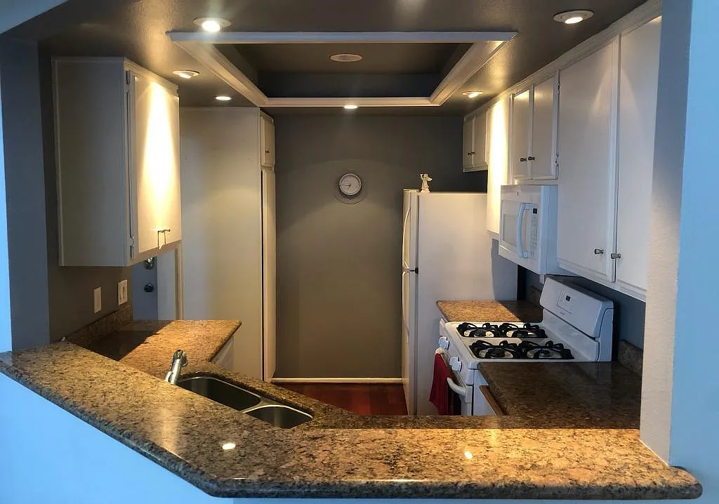 1100 Newport Ave — Photo 1