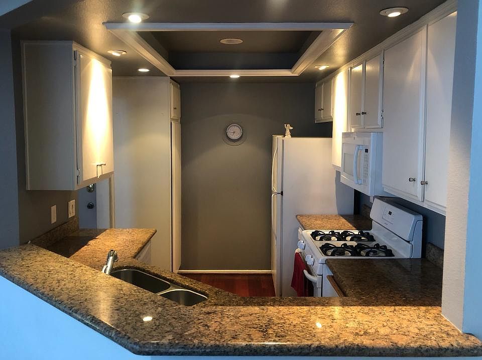 kitchen with gas stove.