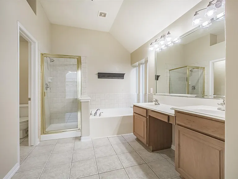 15810 Cypress Hall Dr — Photo 29