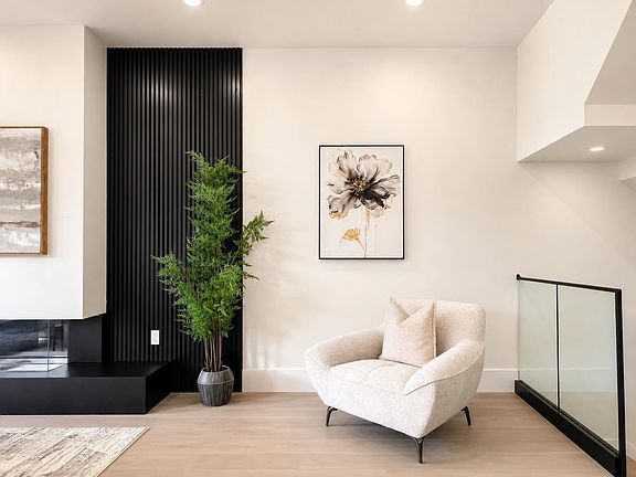 3rd image of 15871 111a Ave #102