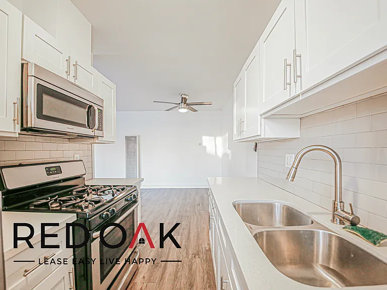 5128 De Longpre Ave #16 — Photo 7
