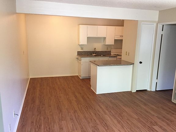 5th image of 330 Hollipat Center Dr APT 17