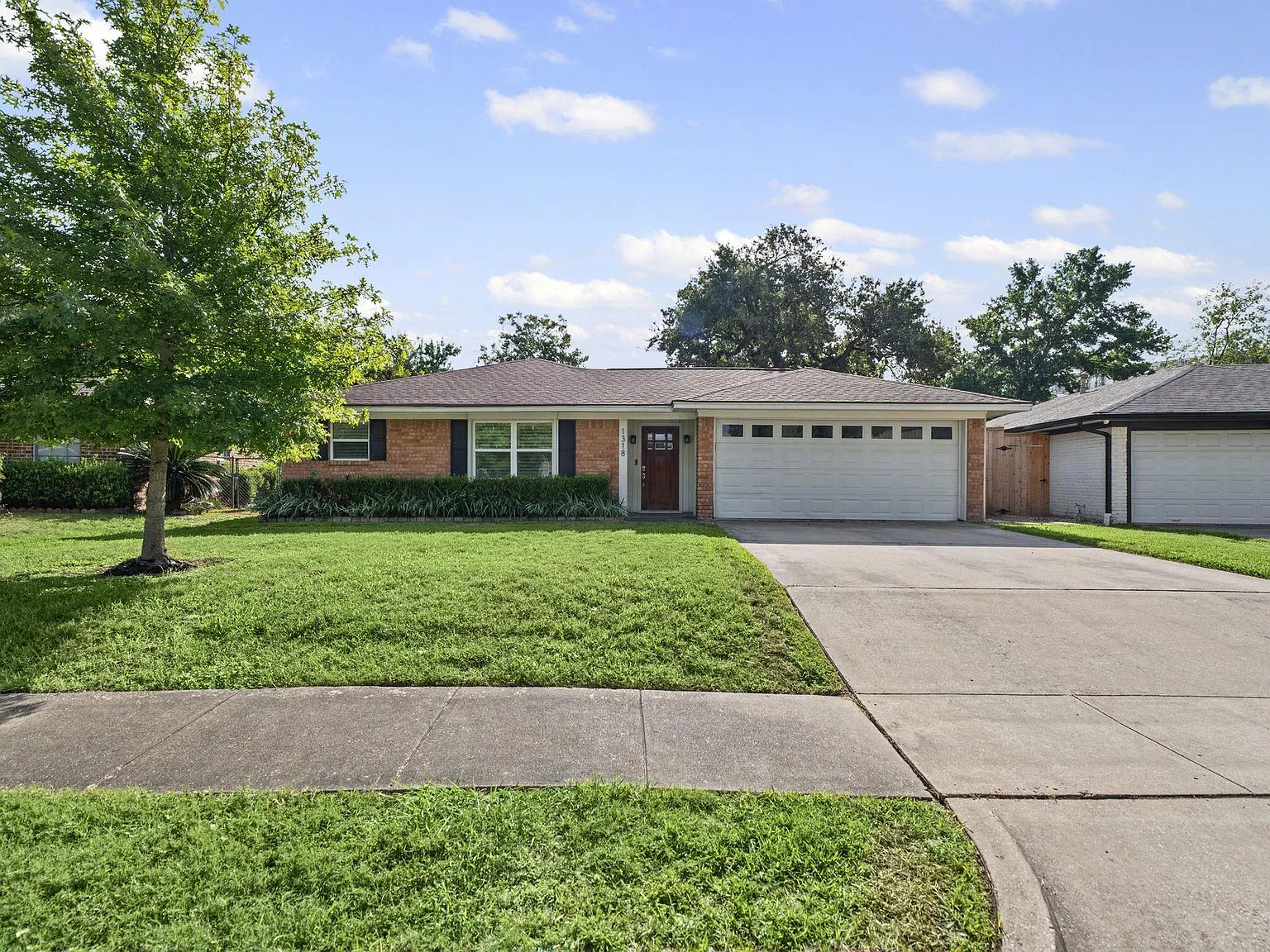 3 bed, 2.0 bath, 1712 sqft, $2,700 — Photo 2
