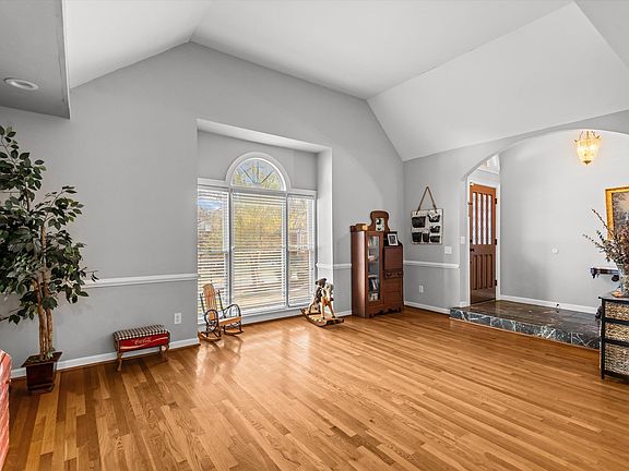 5th image of 18 Saddleback Ledge Ct