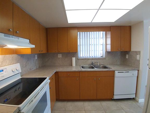 2nd image of 2711 NE 49th St APT 1