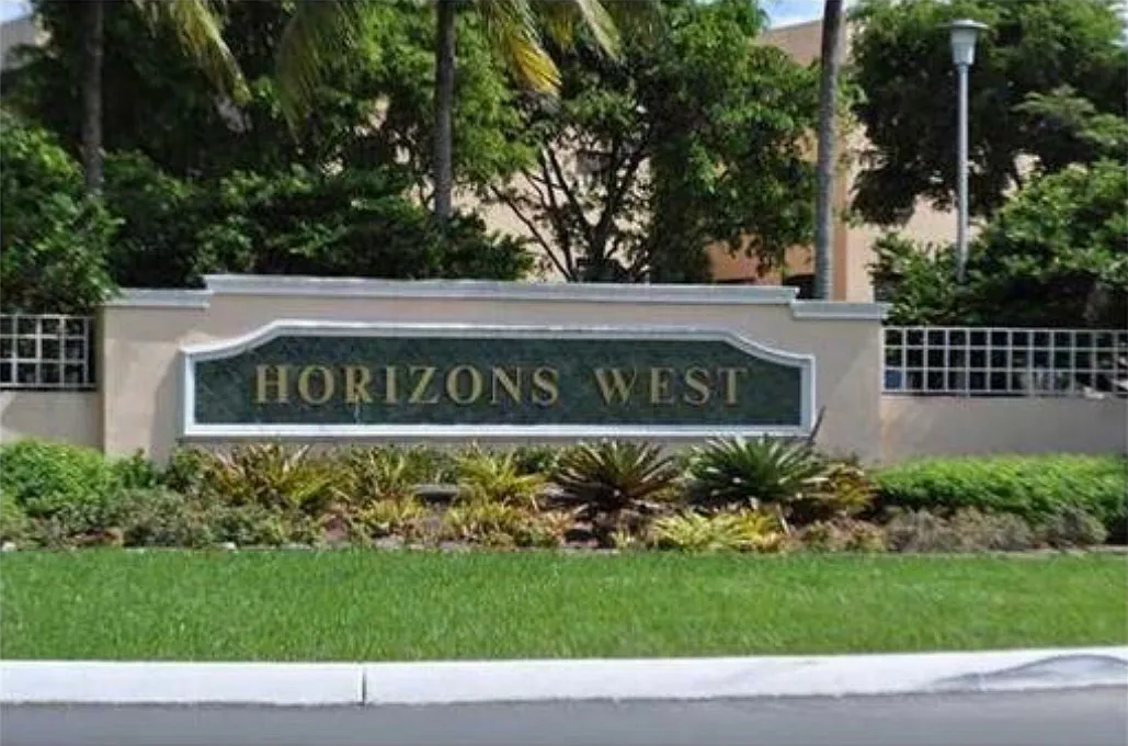 2 bed, 965 sqft, $2,400 — Photo 1