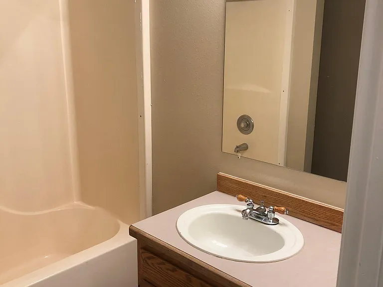 1075 N 14 E — Photo 10