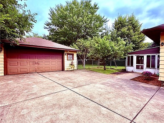 5th image of 6597 Mackenzie Rd
