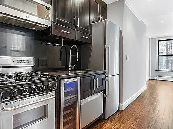 5th image of 200 Stanton St #B