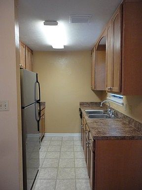 4th image of 608 Wilson Ave APT B
