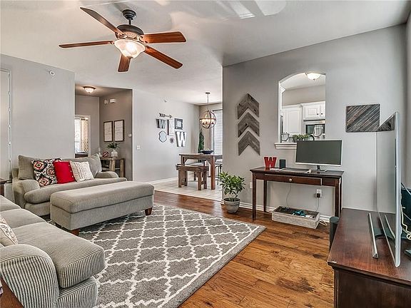 5th image of 1812 Alameda St Unit 414