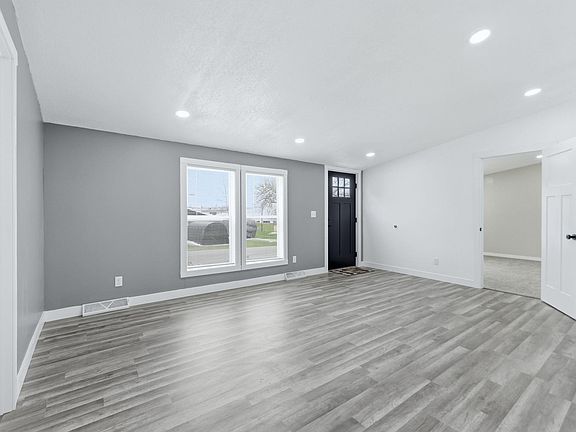 4th image of 401 S 5th St