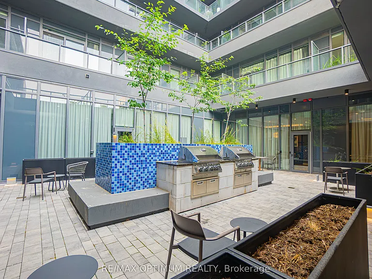 500 Dupont St #512 — Photo 13