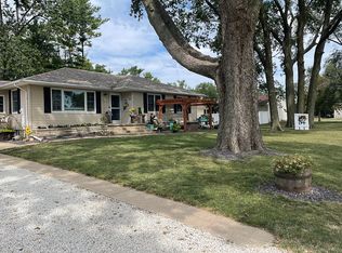 103 S Jackson St, Fisher, IL 61843