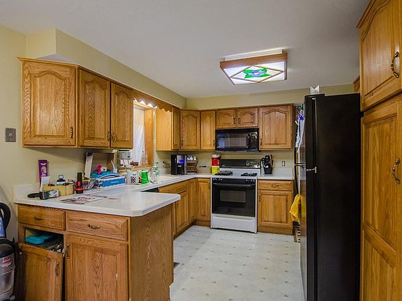 4th image of 695 Satinwood Cir N