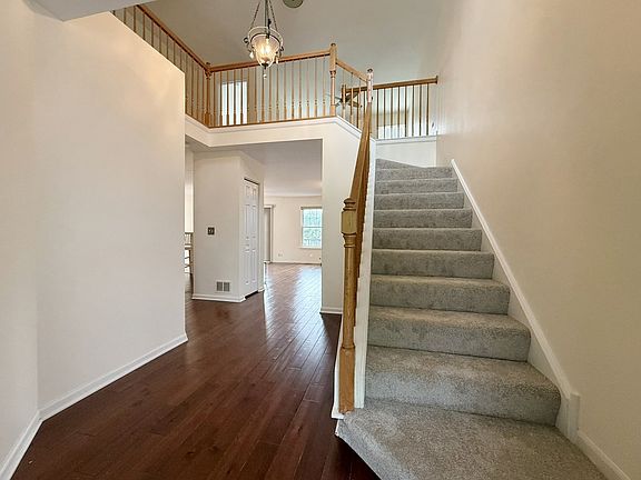 3rd image of 1281 Horseshoe Ln