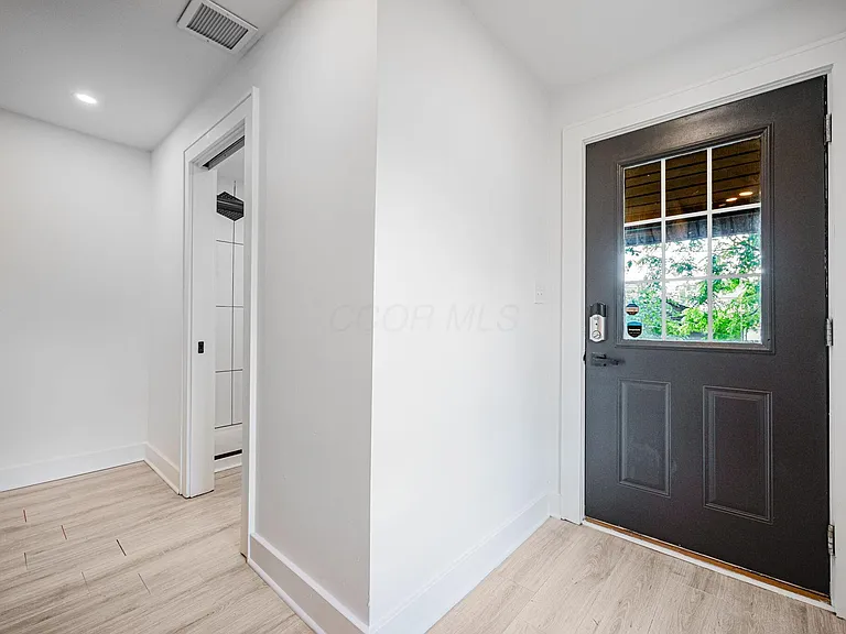 719 S 17th St — Photo 22