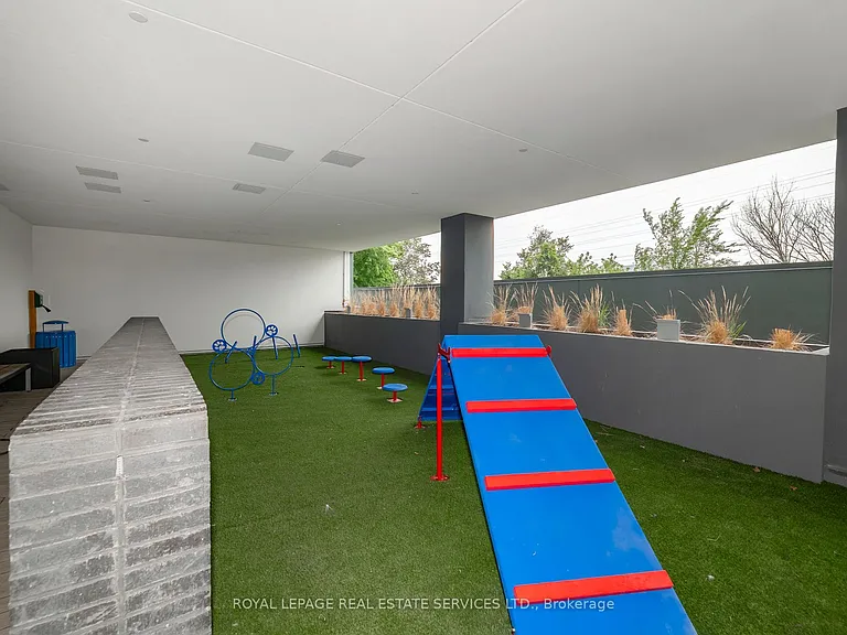 500 Dupont St #201 — Photo 21