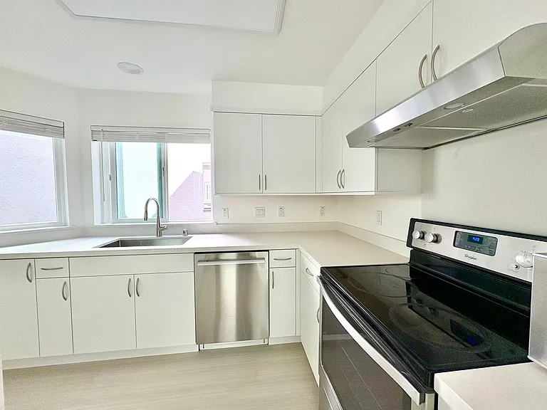 1945 Washington St #405 — Photo 5