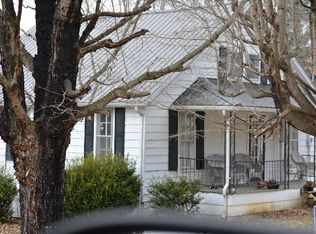 1036 Highland Ave, Byrdstown, TN 38549