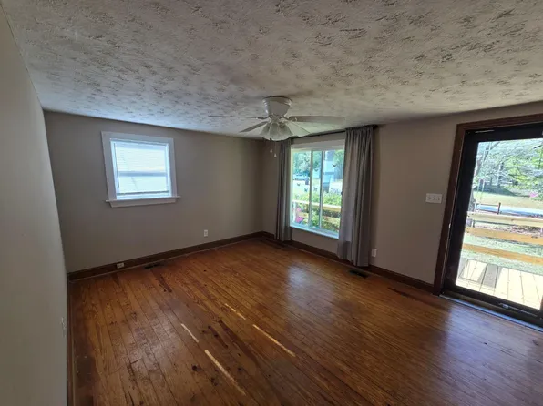 219 E Clinton St, Autryville, NC 28318