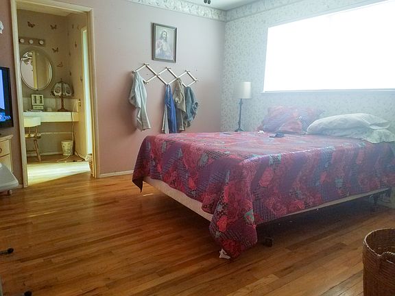 3rd image of 2051 Patricia Dr