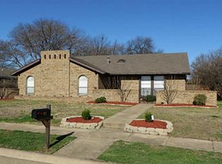 925 Wakefield Dr, Garland, TX 75040