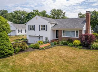 9 Hillcrest Dr, Dover, NH 03820