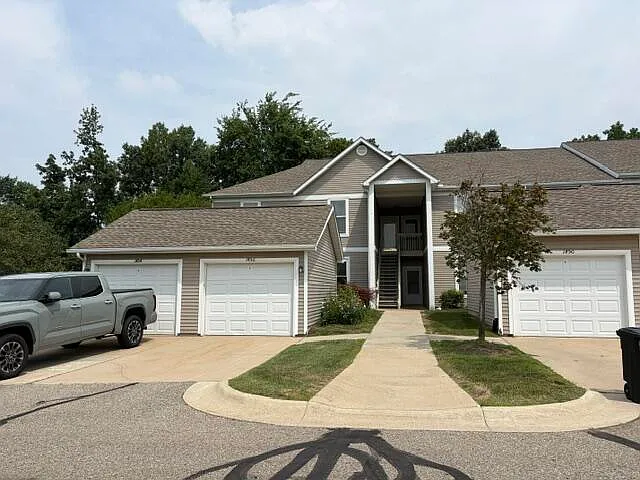 1452 Fox Pointe Cir — Photo 1
