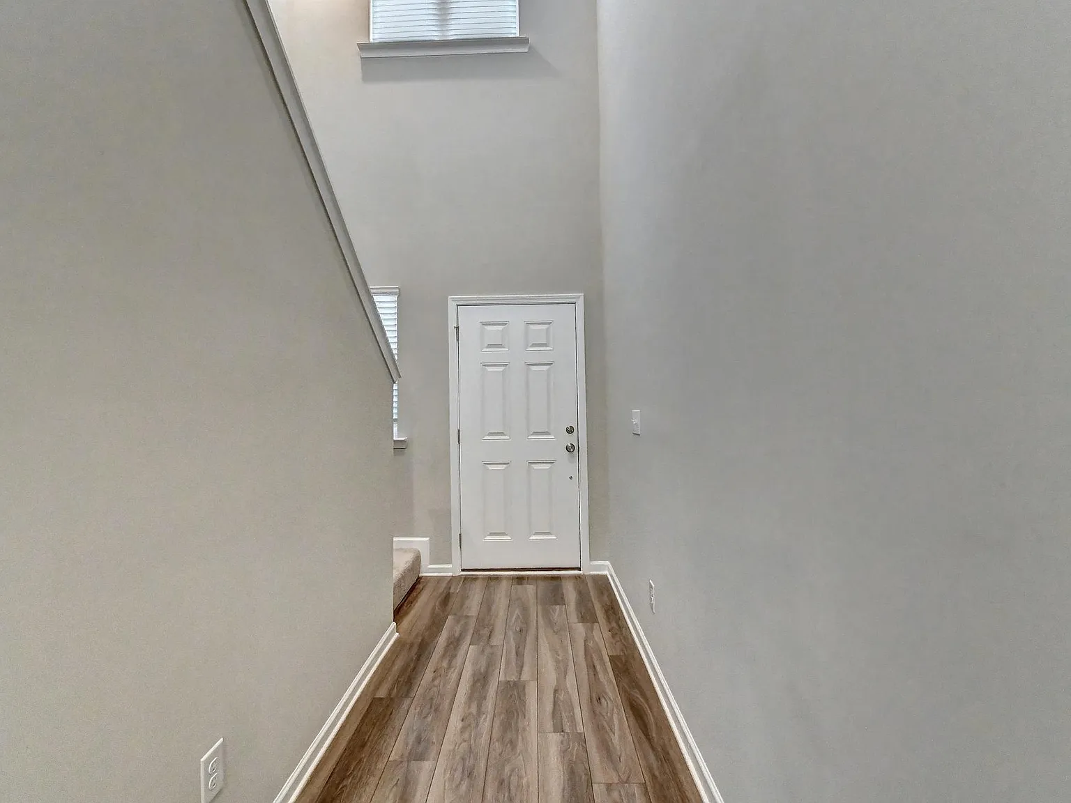 4 bed, 2.5 bath, 1998 sqft, $2,200 — Photo 3