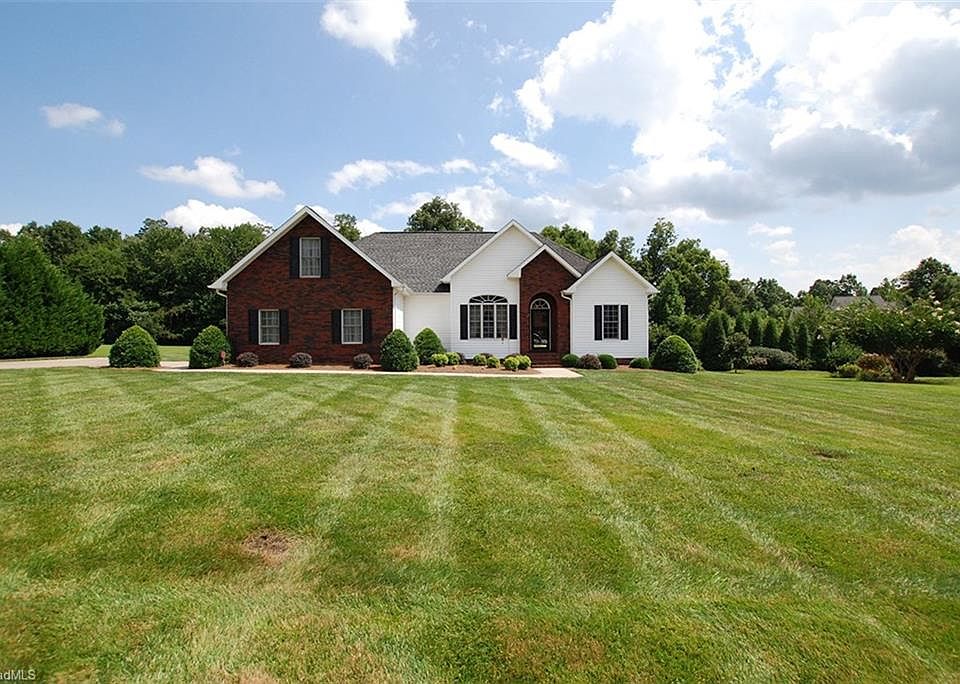 1st image of 177 Donsdale Dr