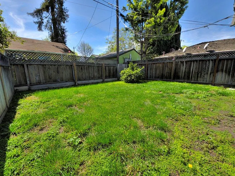 1282 Normandy Way — Photo 17