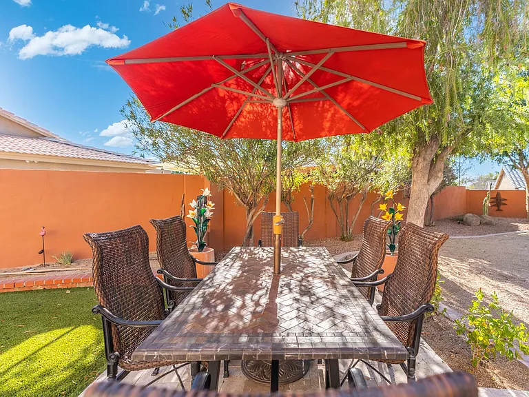372 W Amoroso Dr — Photo 109