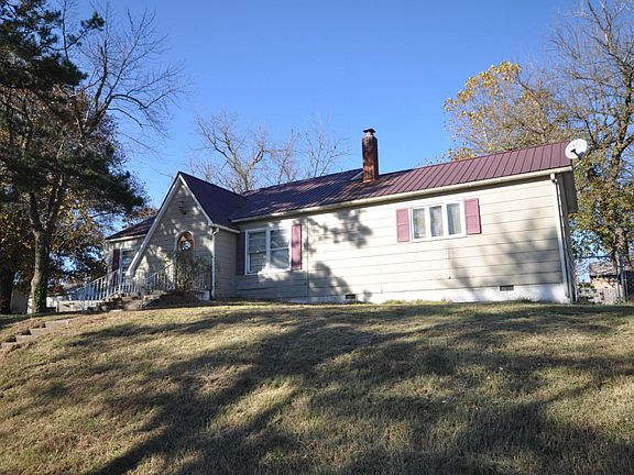 2nd image of 121 North St