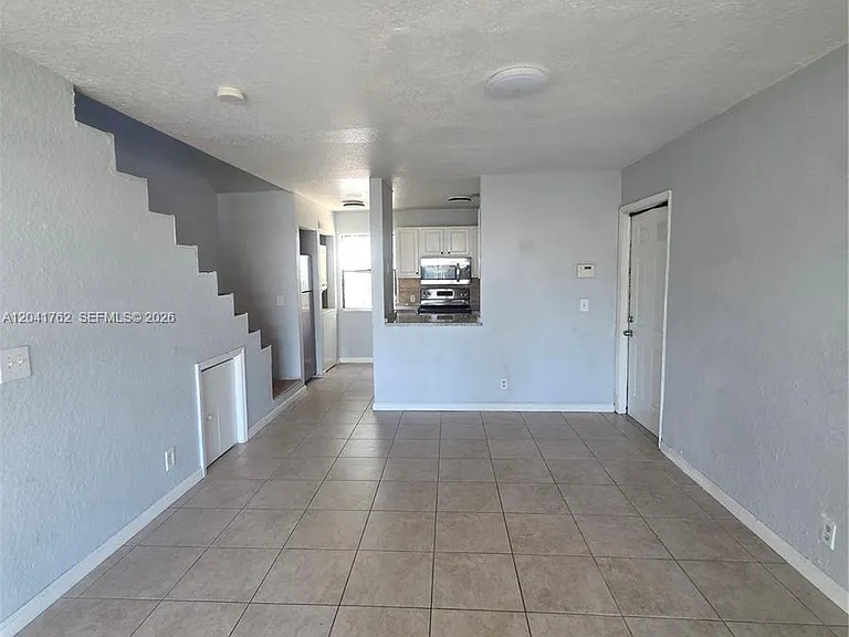 46 SE 10th St #3 — Photo 2