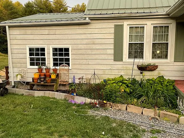 2924 Ivanhoe Rd, Fries, VA 24330