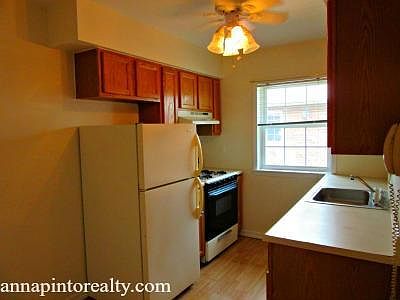 EAT-IN KITCHEN