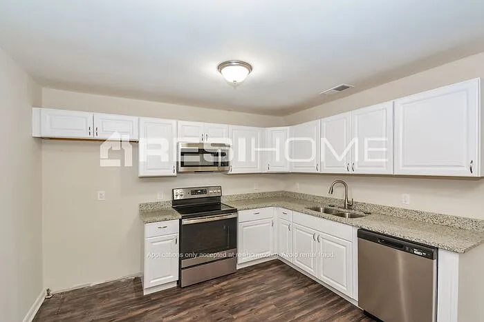 2203 Norman Ave — Photo 2