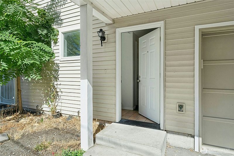5th image of 7530 43rd Avenue S #B