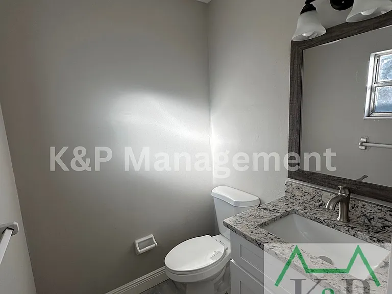 515 Duchess Ct #2 — Photo 4